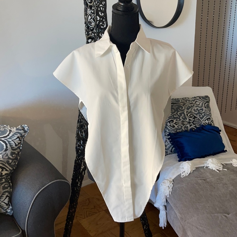 Lady fashion button up shirt. (New)